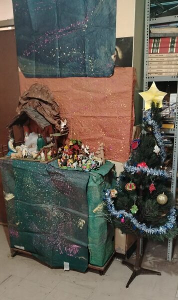 Esta imagen tiene un atributo ALT vacío; su nombre de archivo es Arreglo-navideño-FAL-2025-357x600.jpg